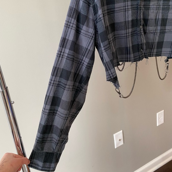 Cropped Chain Link Flannel - Picture 5 of 6